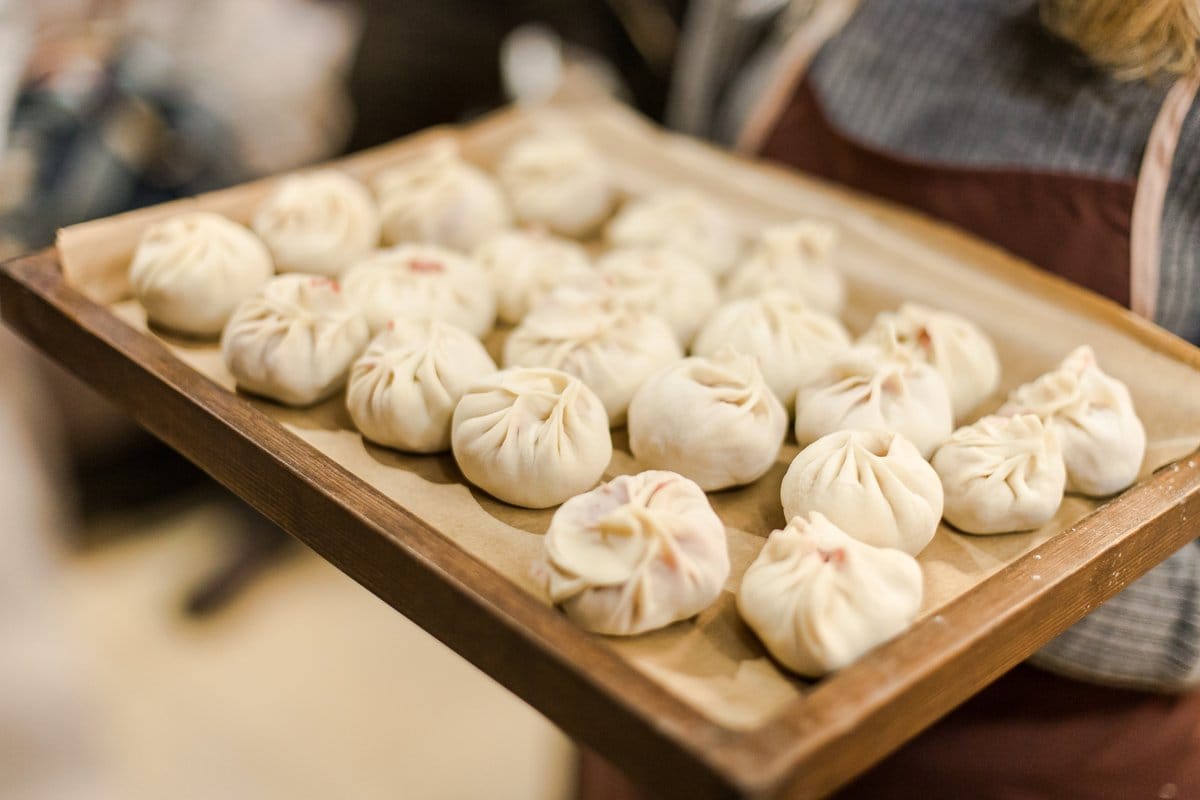 Иностранцы налепили буузы