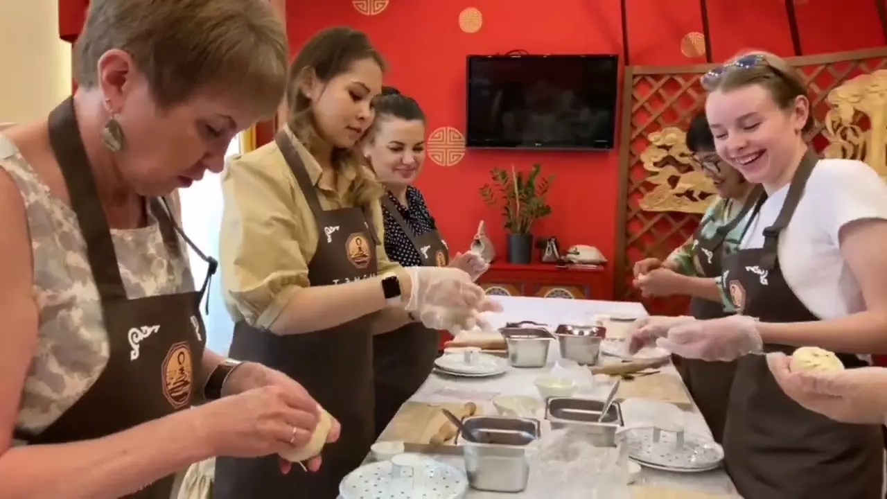 Мастер класс по лепке бууз от ресторана Тэнгис