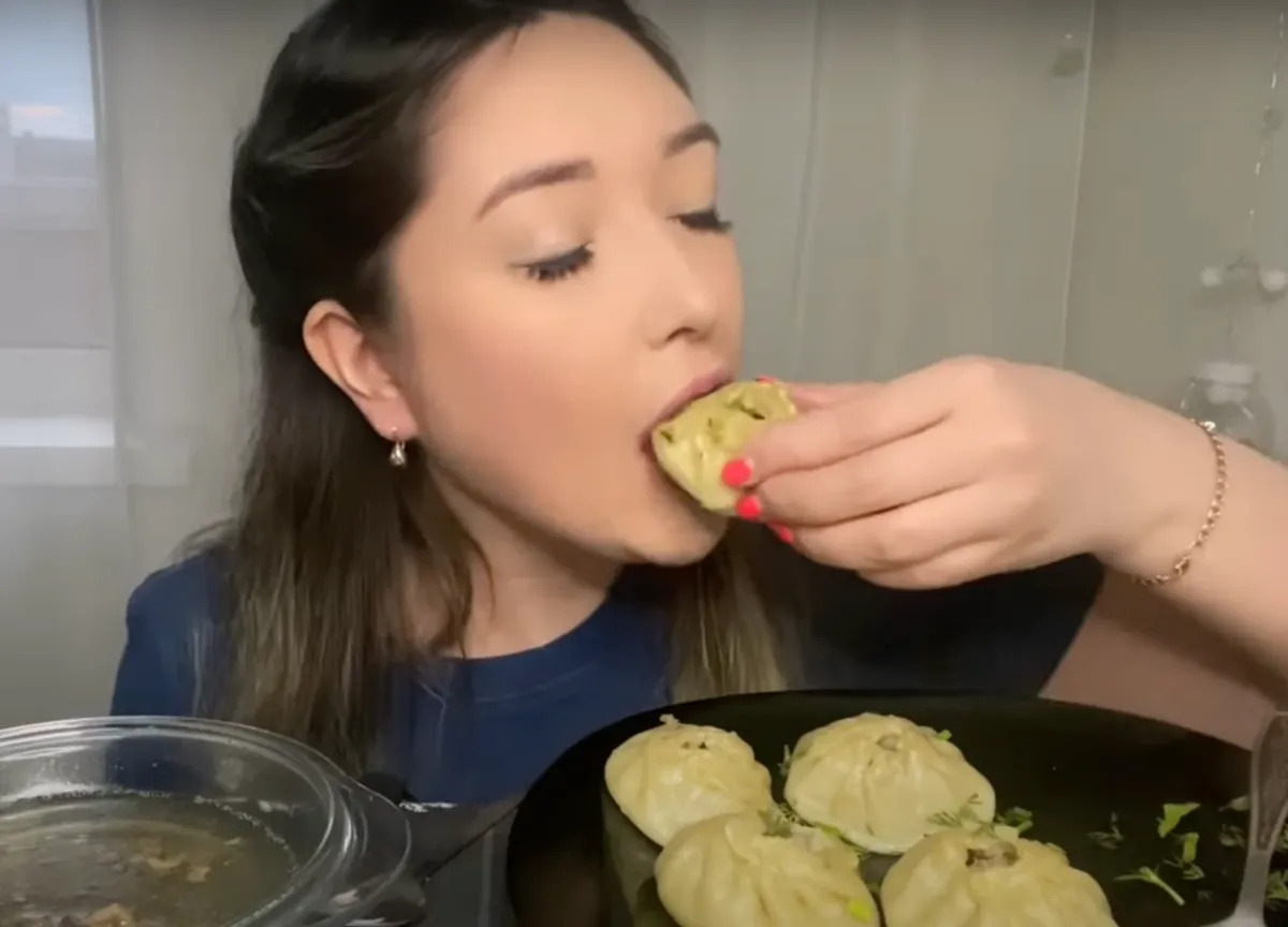 Мукбанг поедание бууз