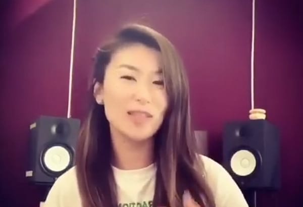 Певица из Монголии спела про бурятские буузы