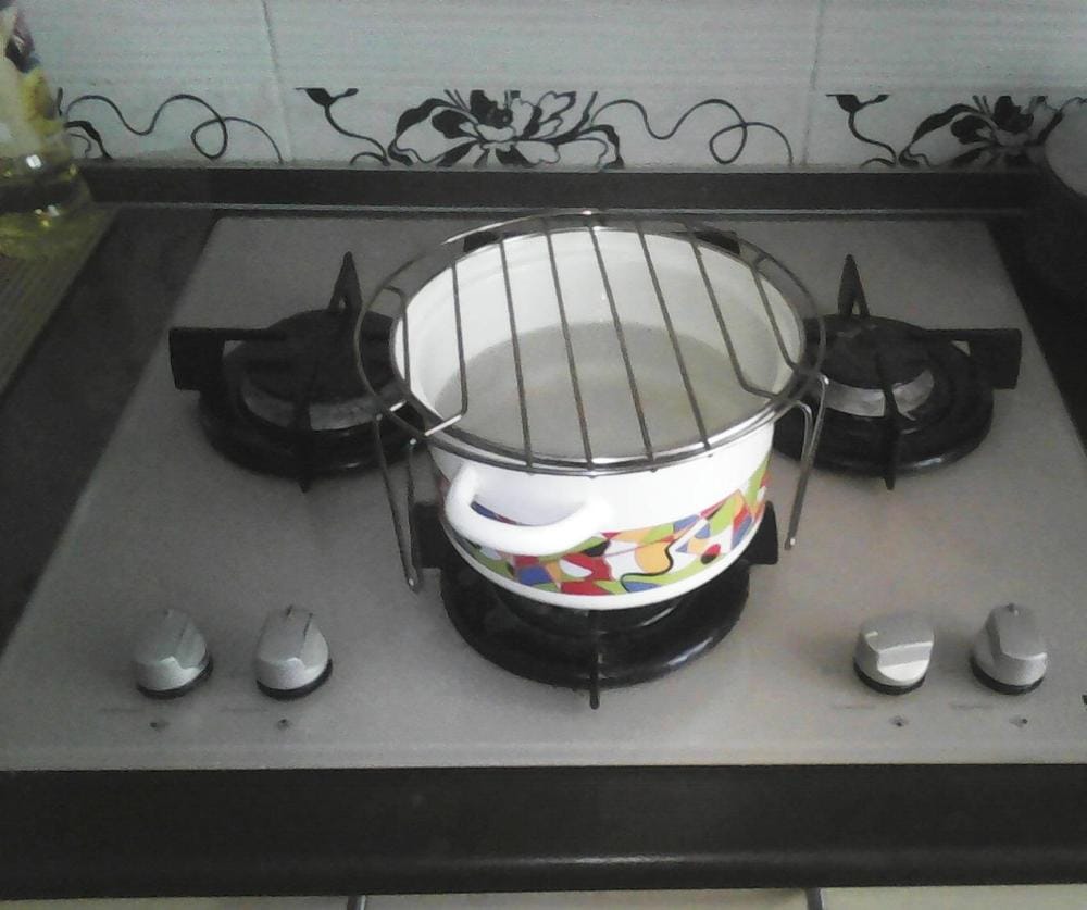 Решётка на кастрюле