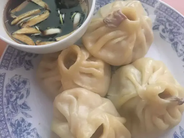 Буузы с соусами