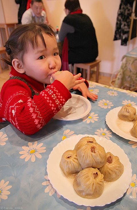 Кушаем буузы руками