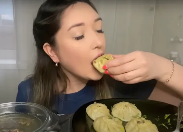 Мукбанг поедание бууз