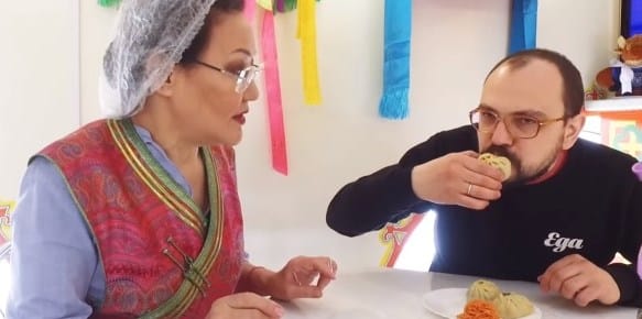 Буузы на еде