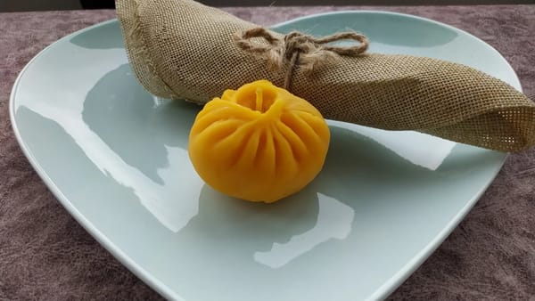 Восковая свеча в виде буузы